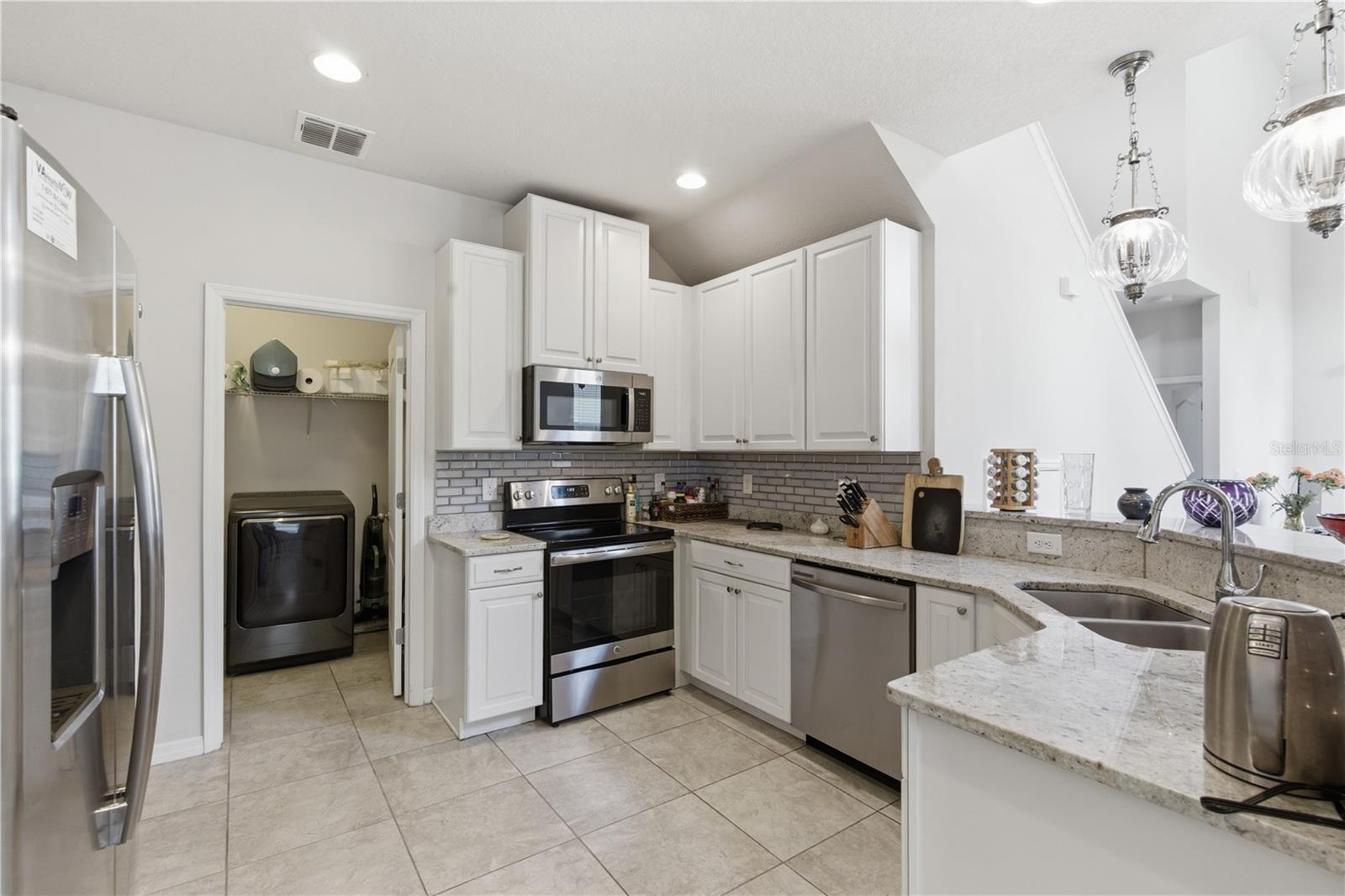 BROADWAY CENTRE TWNHMS - Residential