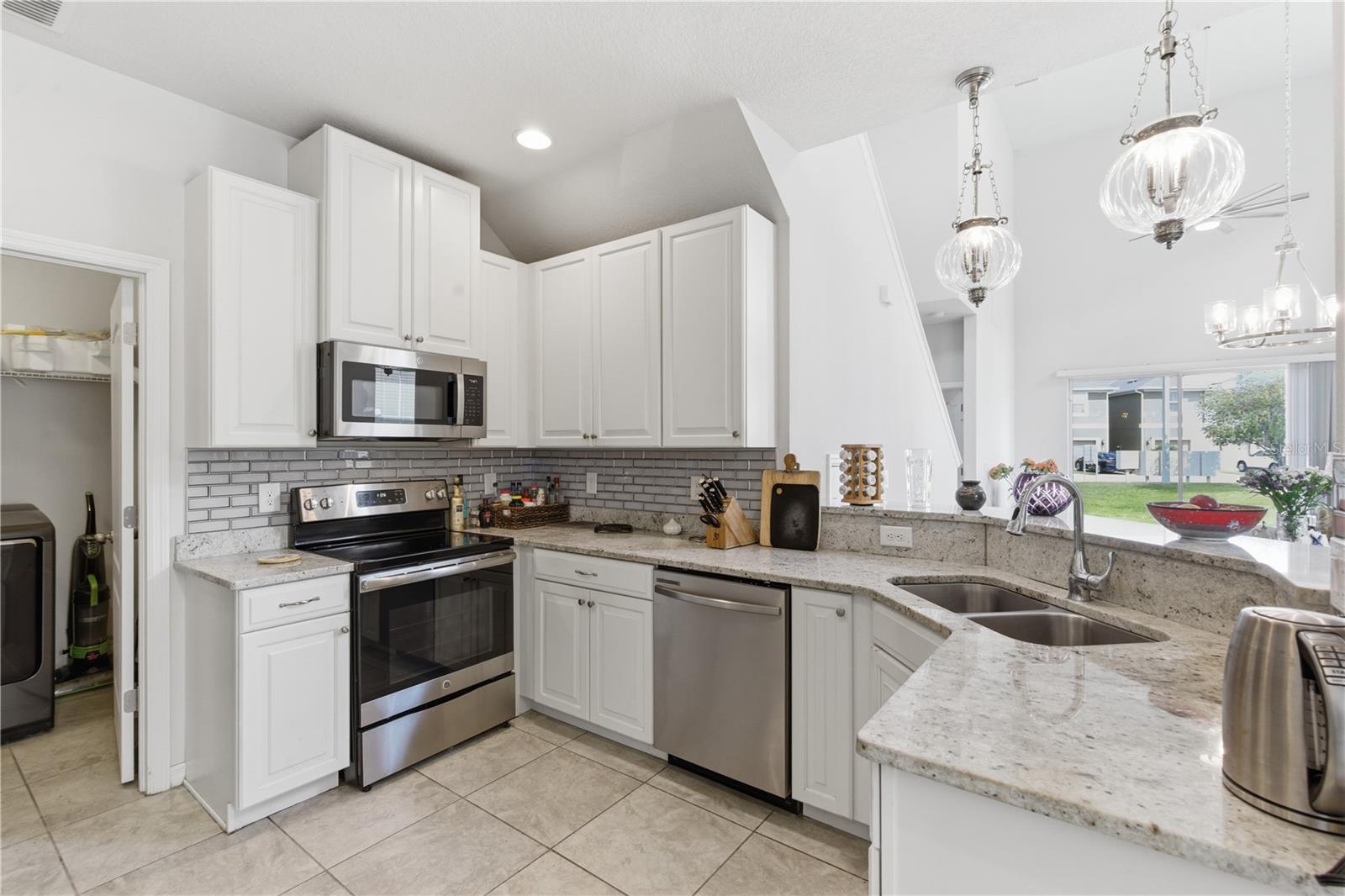 BROADWAY CENTRE TWNHMS - Residential