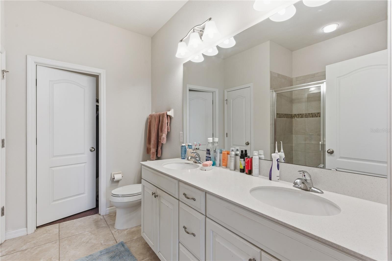 BROADWAY CENTRE TWNHMS - Residential