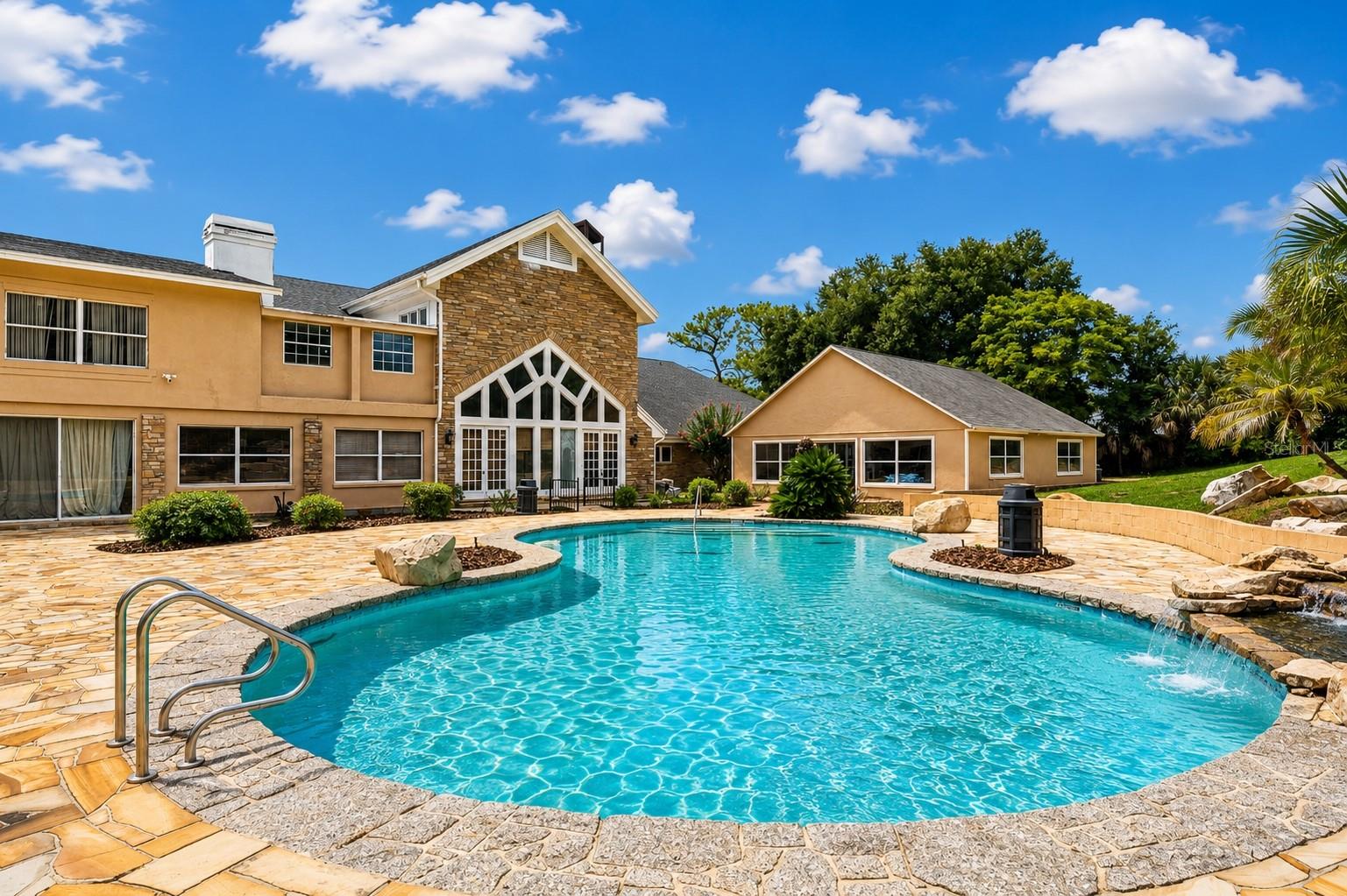 1041 SWEETWATER CLUB BOULEVARD