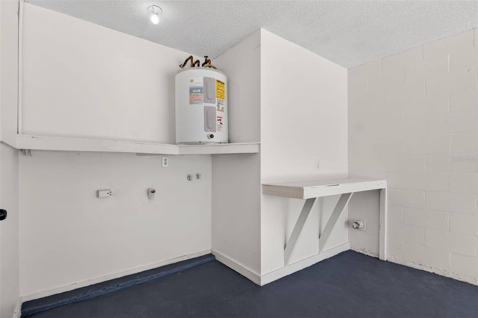 WILLOW LAKE - Residential