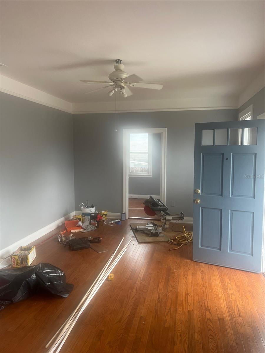 MIDWAY - Commercial Lease