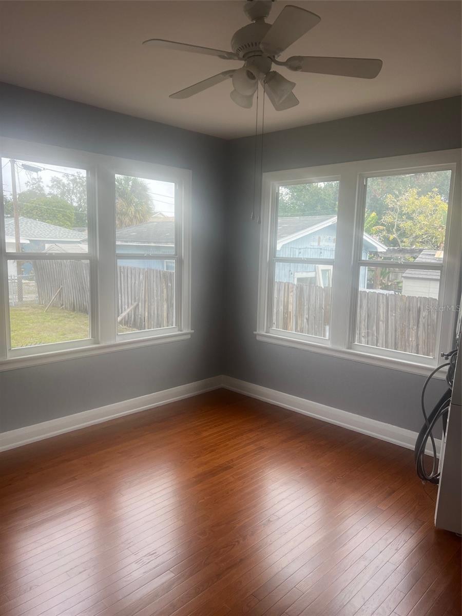 MIDWAY - Commercial Lease