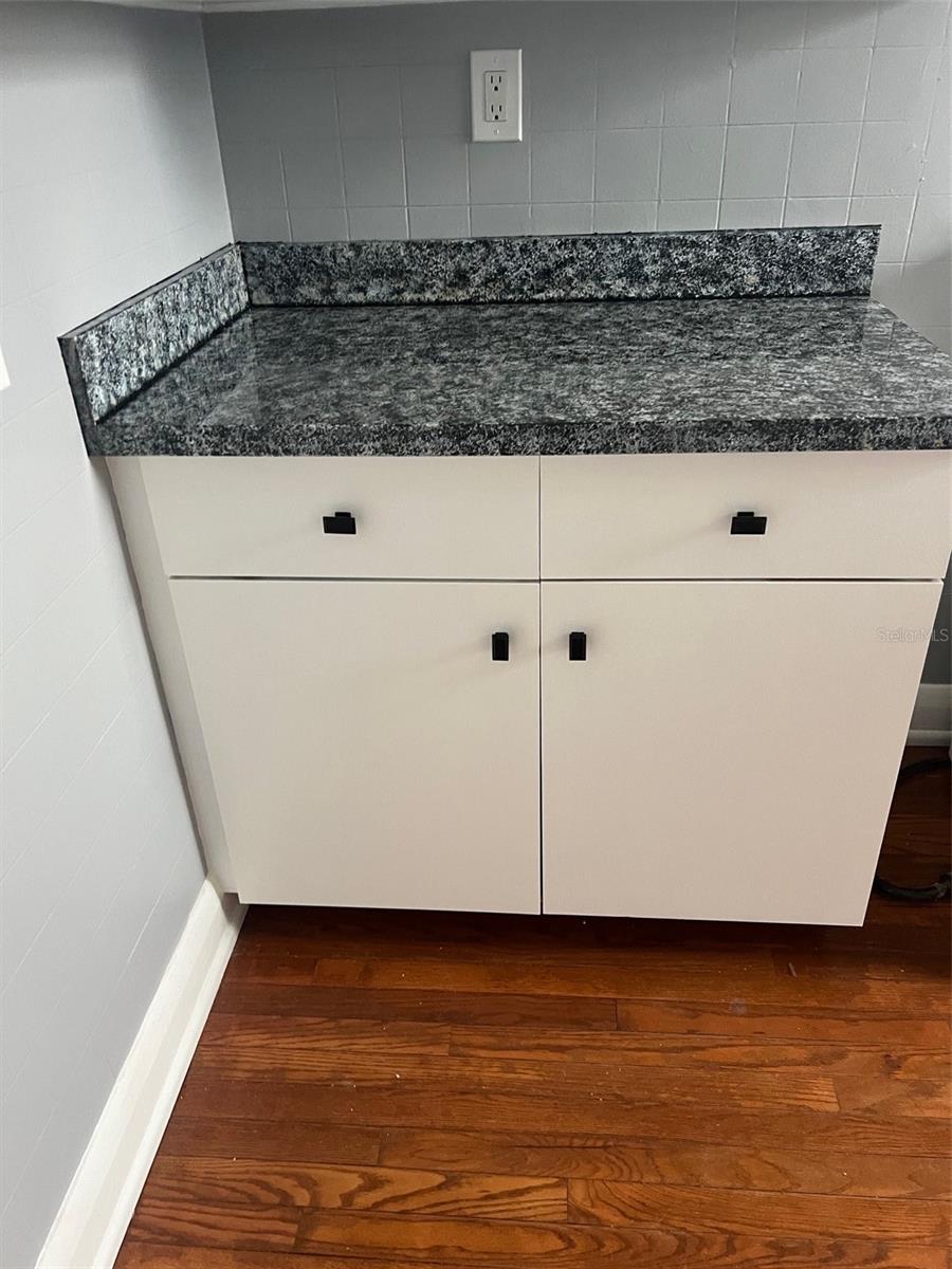 MIDWAY - Commercial Lease