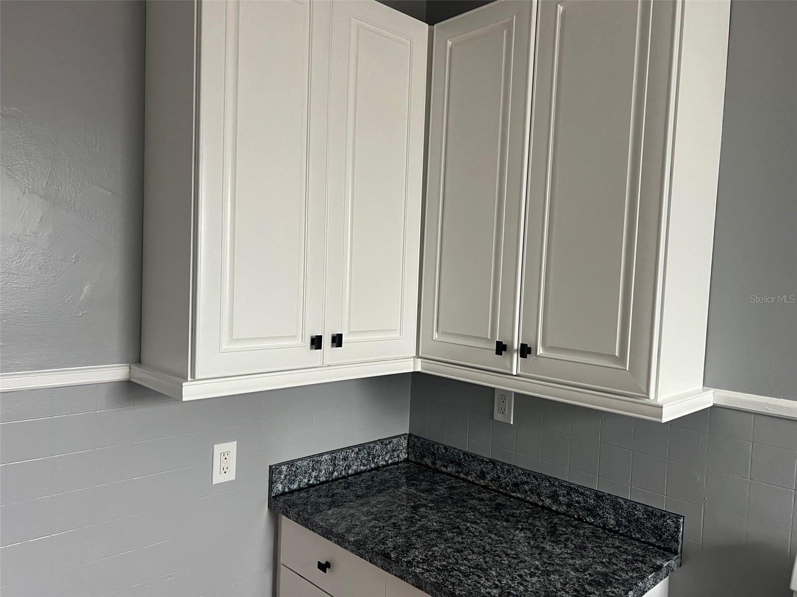 MIDWAY - Commercial Lease