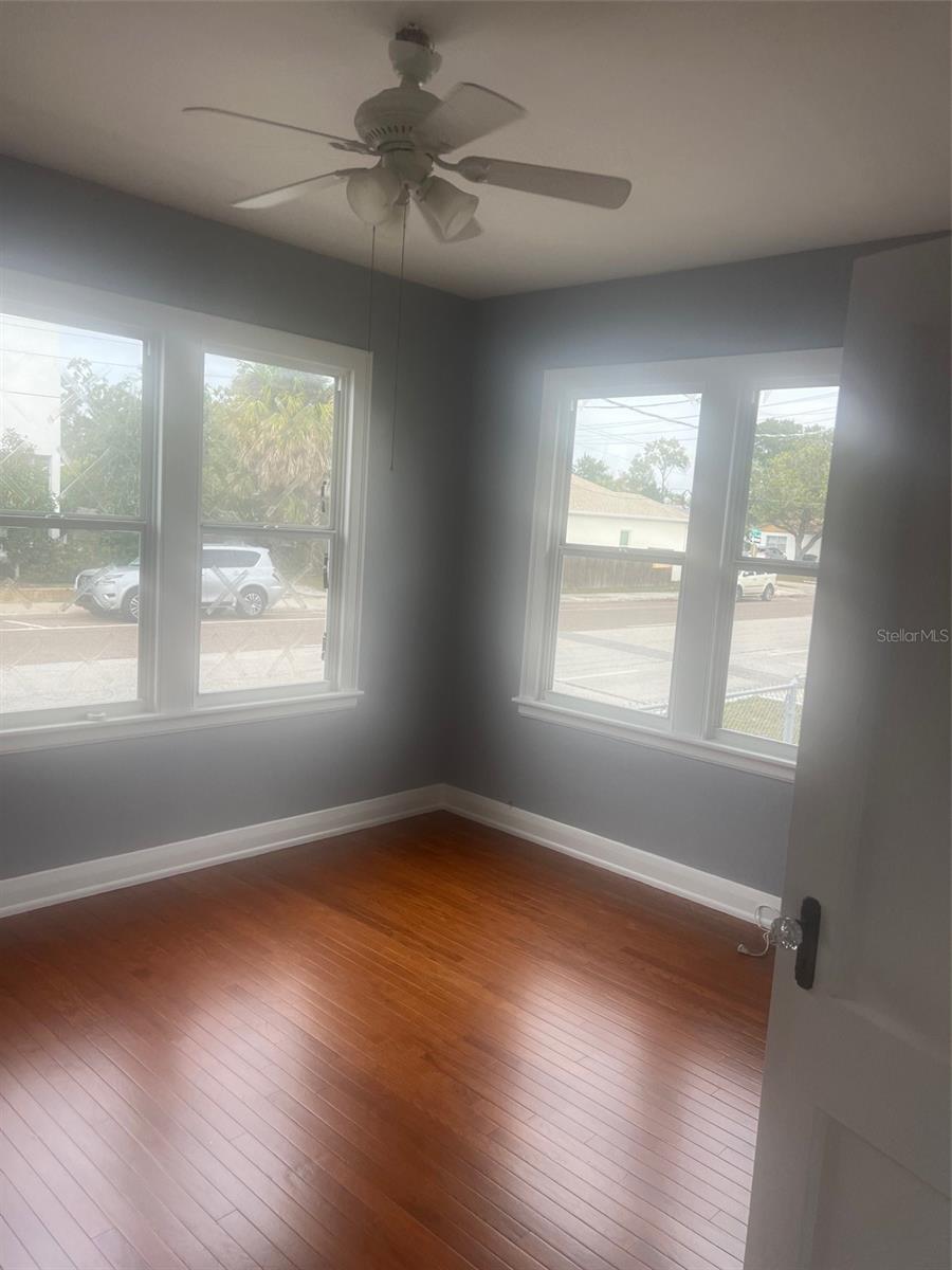 MIDWAY - Commercial Lease