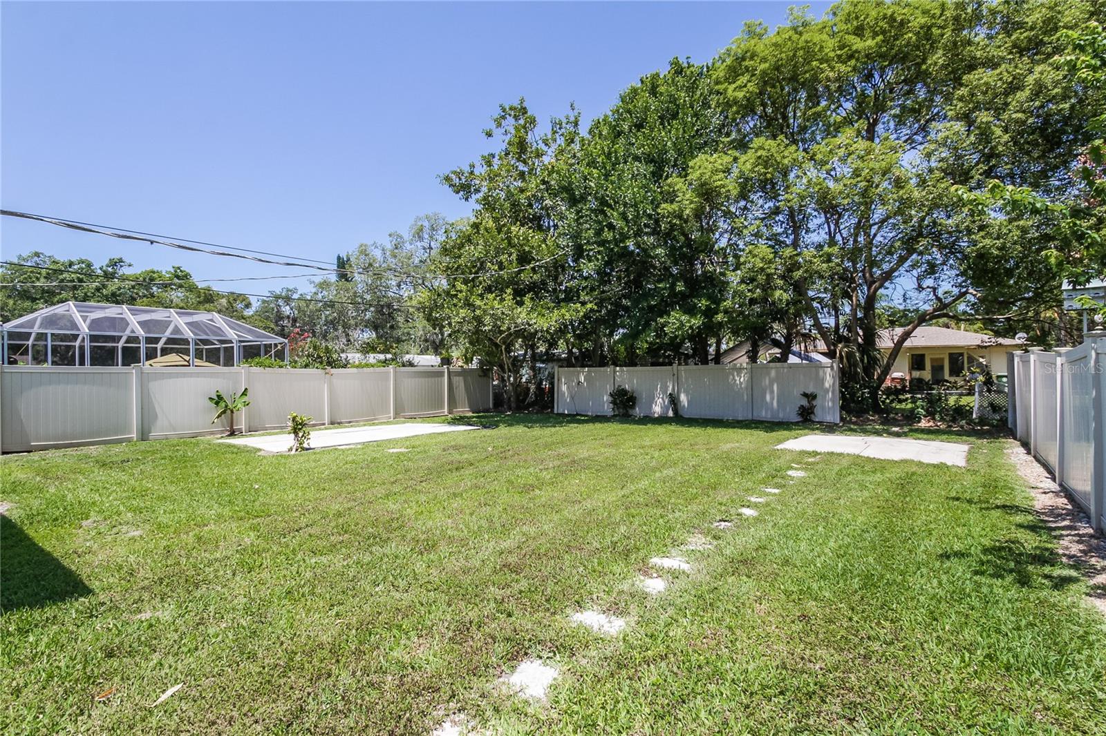 MANATEE GARDENS SEC 2 - Residential Lease