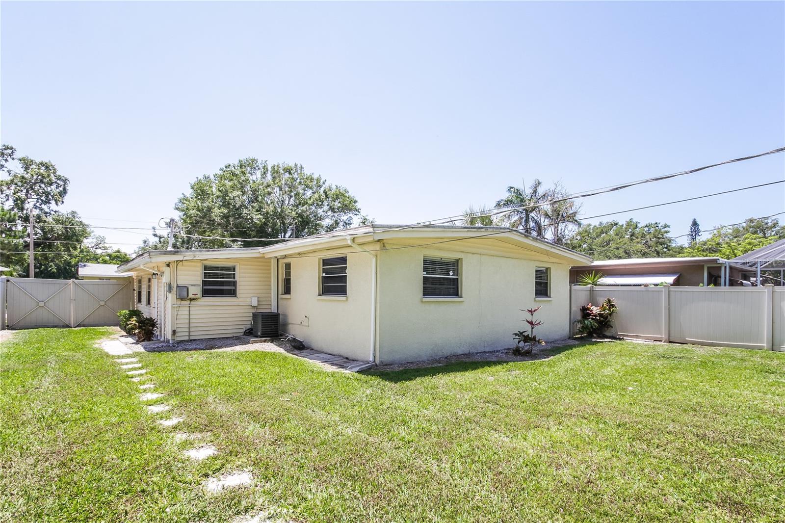 MANATEE GARDENS SEC 2 - Residential Lease