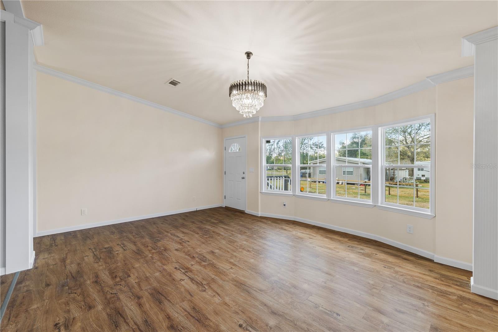 8019 N MEADOWVIEW CIR