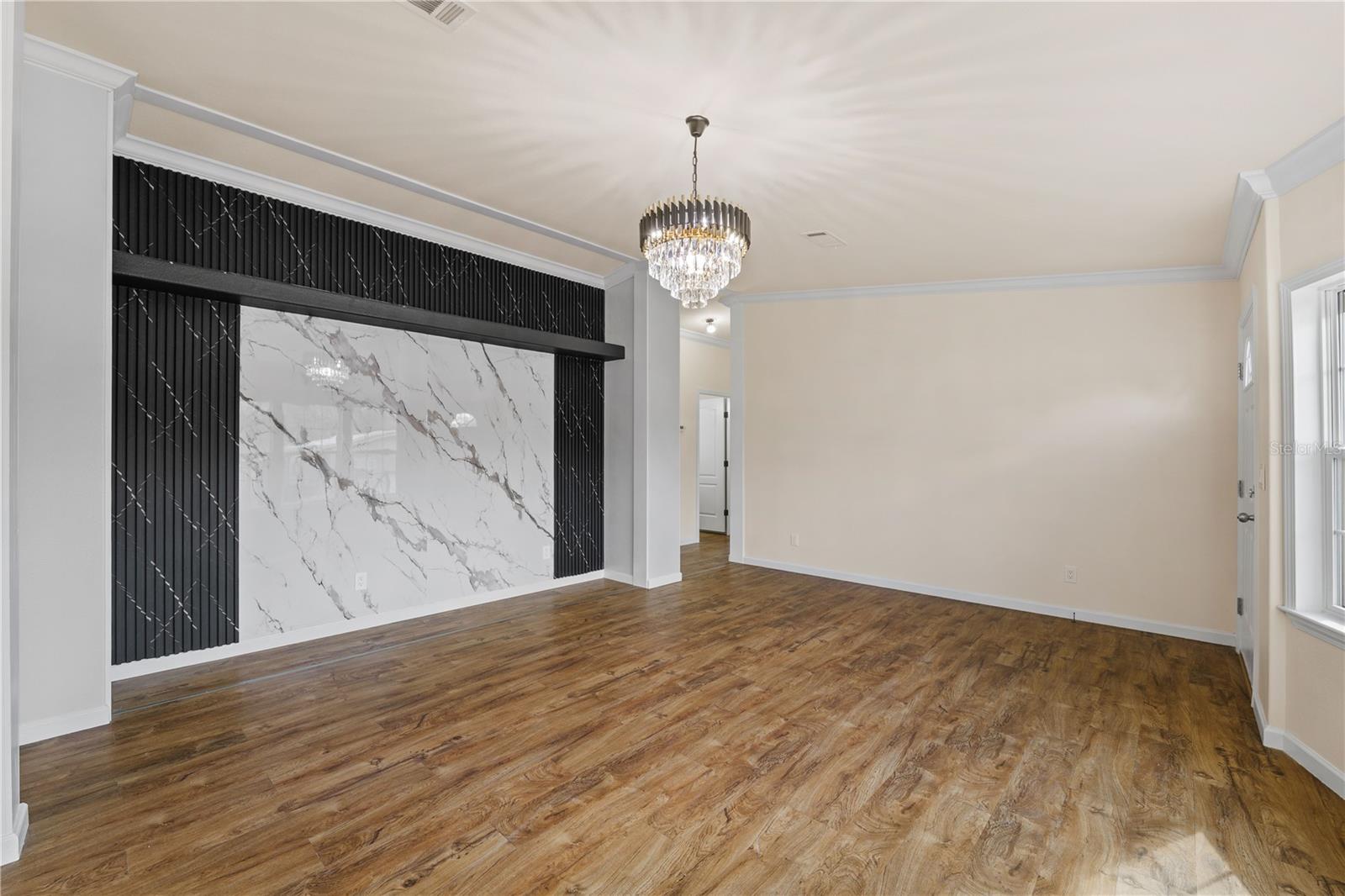 8019 N MEADOWVIEW CIR