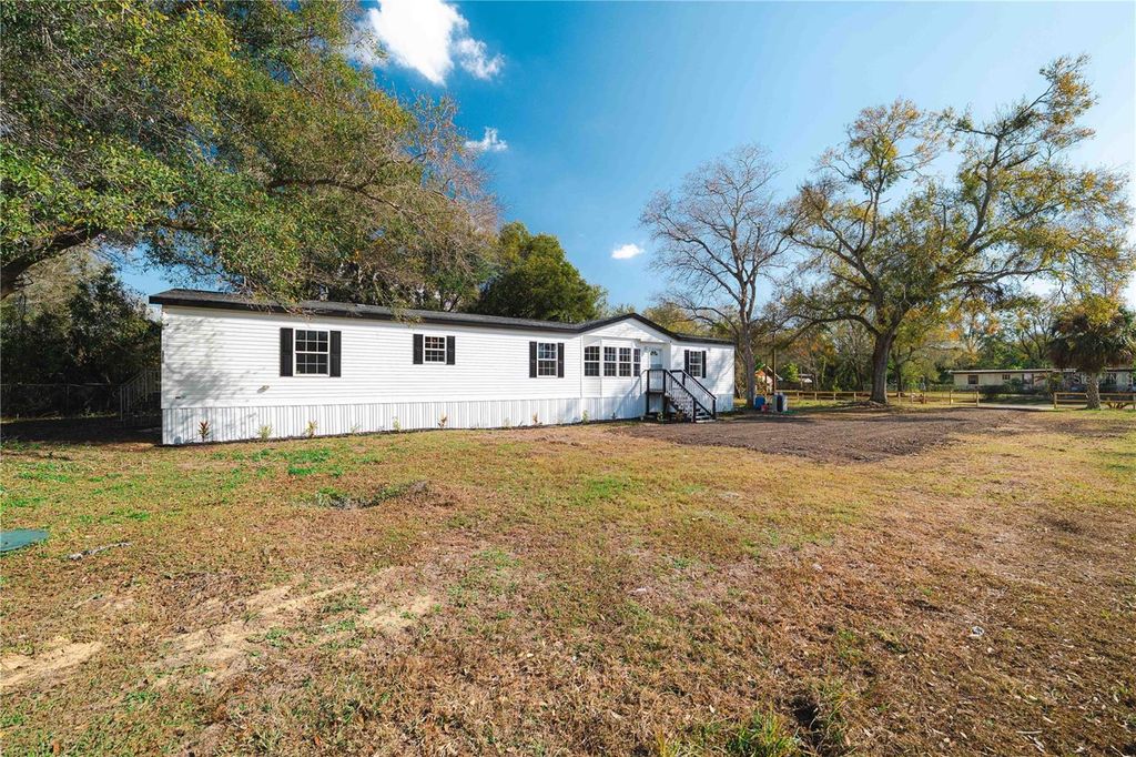 Photo of 8019 N Meadowview Cir, Tampa, FL 33625 (MLS # TB8467002)