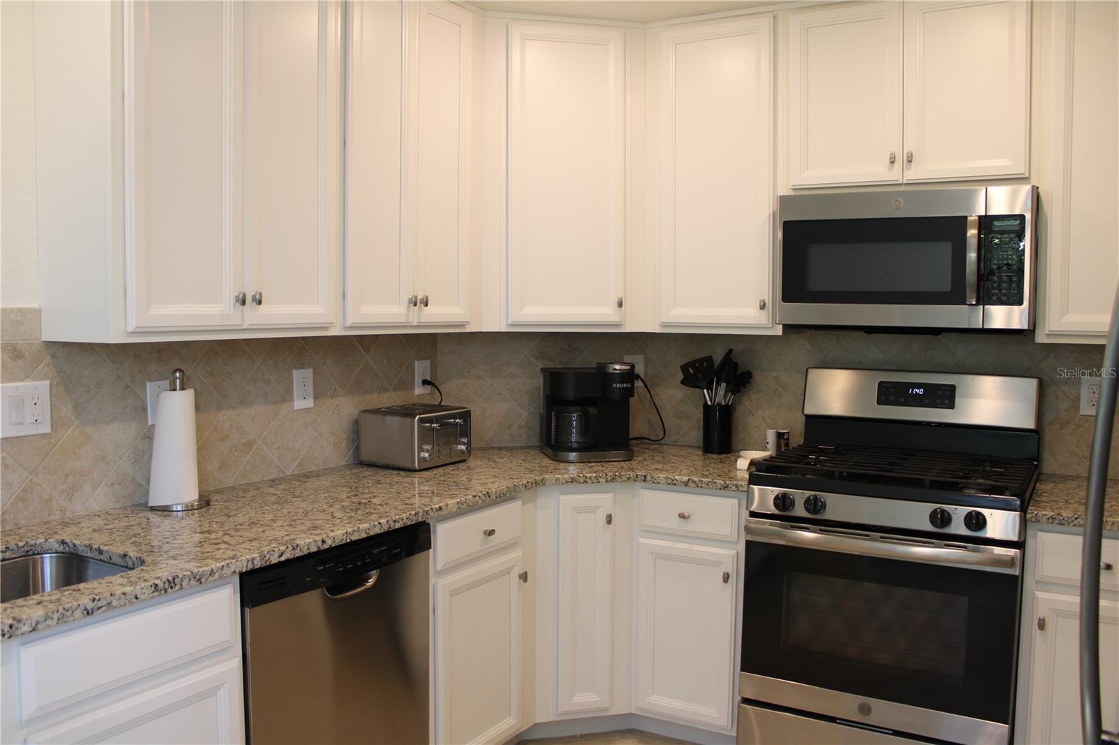 LAKEWOOD NATIONAL - Residential Lease