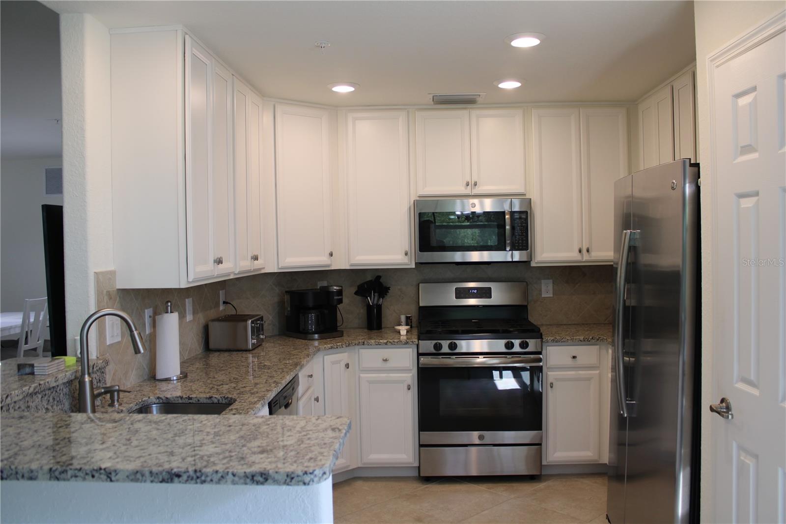 LAKEWOOD NATIONAL - Residential Lease