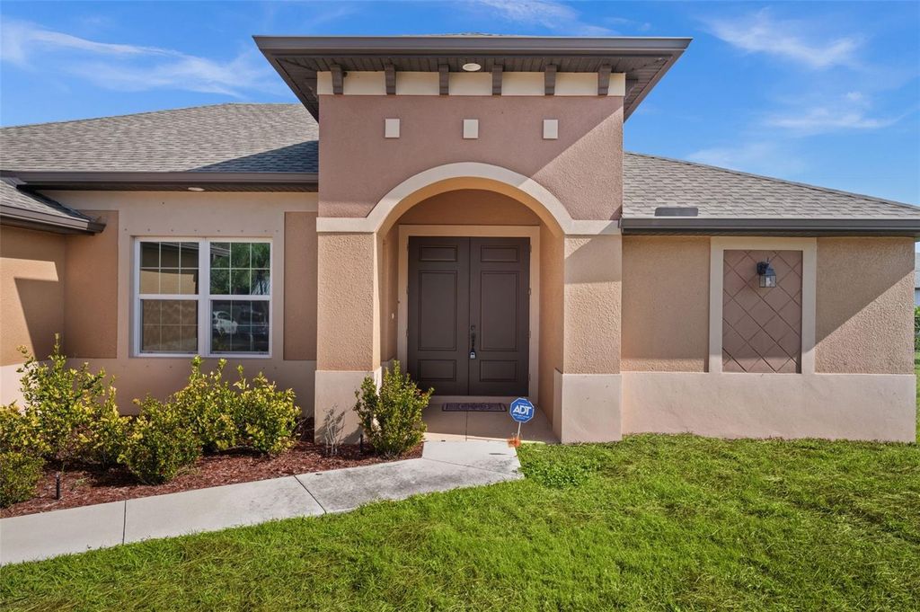 Photo of 1056 Tampa Road, Venice, FL 34293 (MLS # N6143762)
