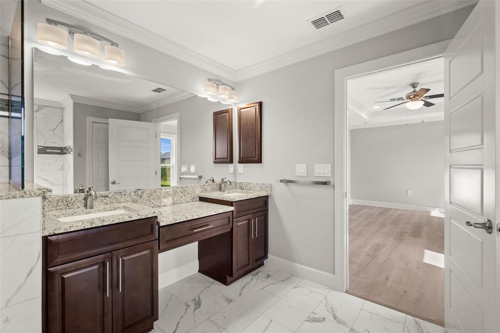 SOUTH VENICE - Residential