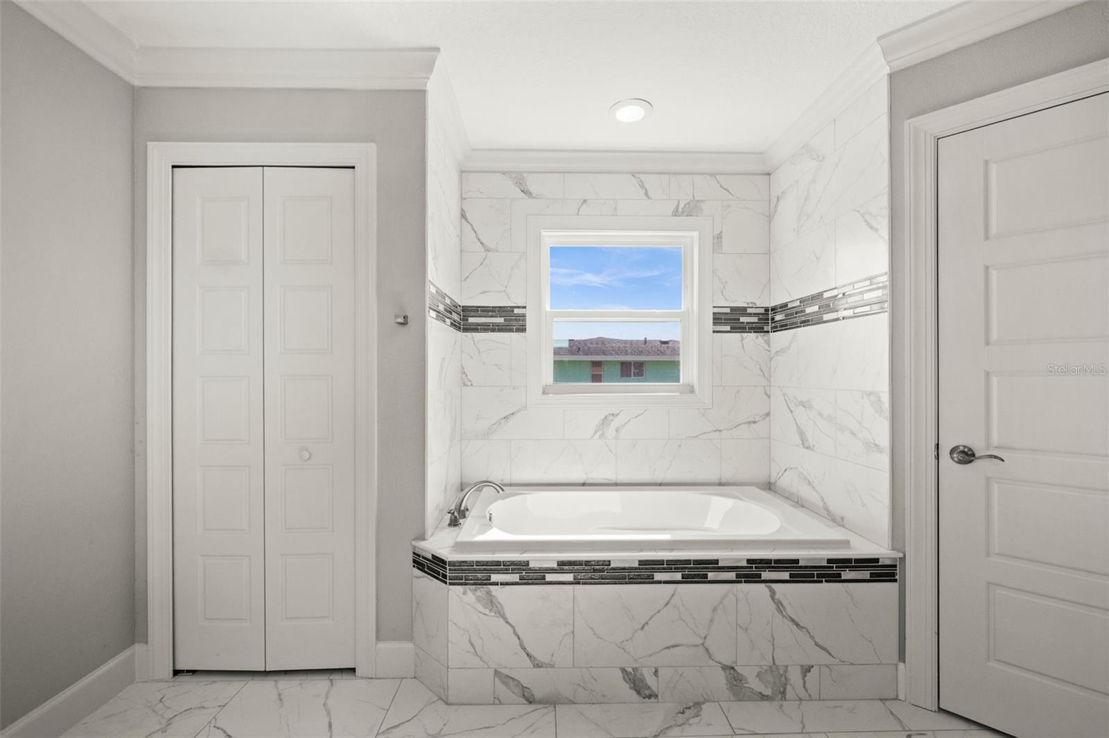 SOUTH VENICE - Residential