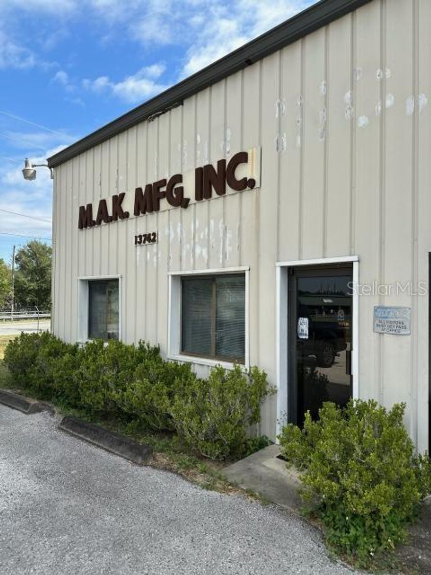 Great commercial warehouse space in an industrial park. Cross dock warehouse with 3000 sqft of office space in close proximity to Orlando. It currently is being used as a manufacturing facility for warehouse conveyors and all equipment could be purchased if end user sees fit.