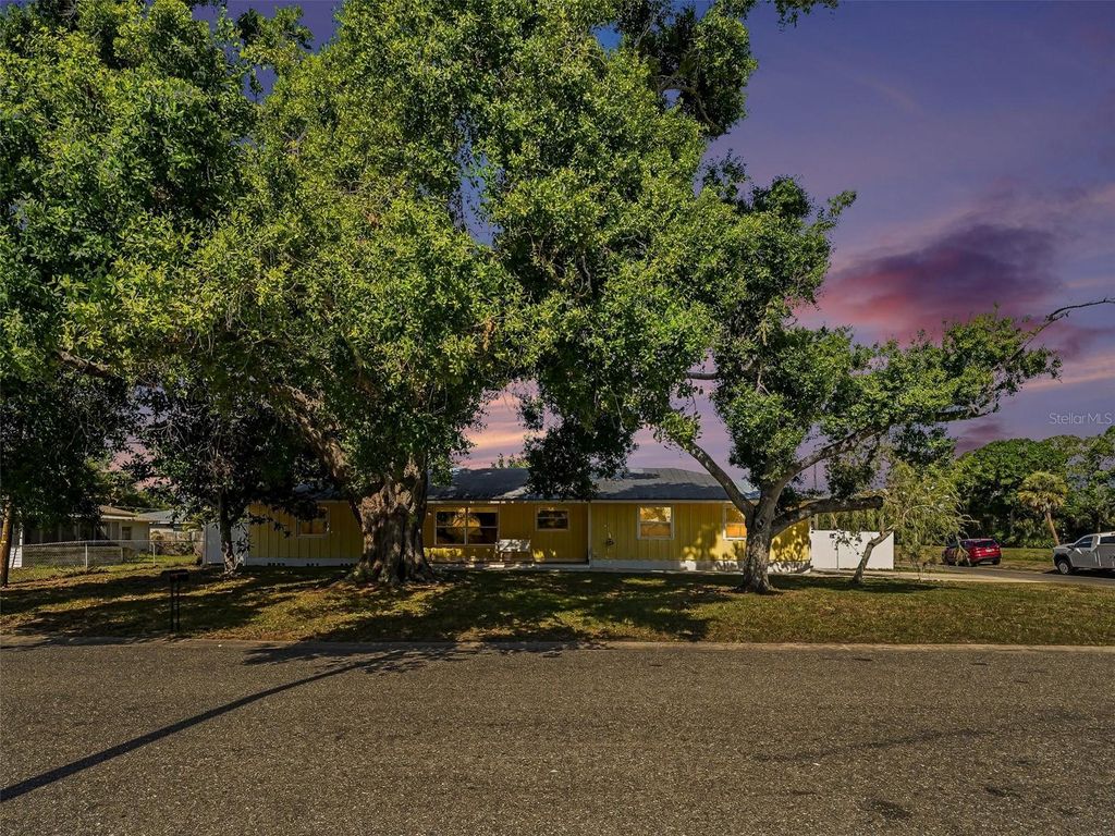 Photo of 704 S Lockwood Ridge Road, Sarasota, FL 34237 (MLS # A4690645)