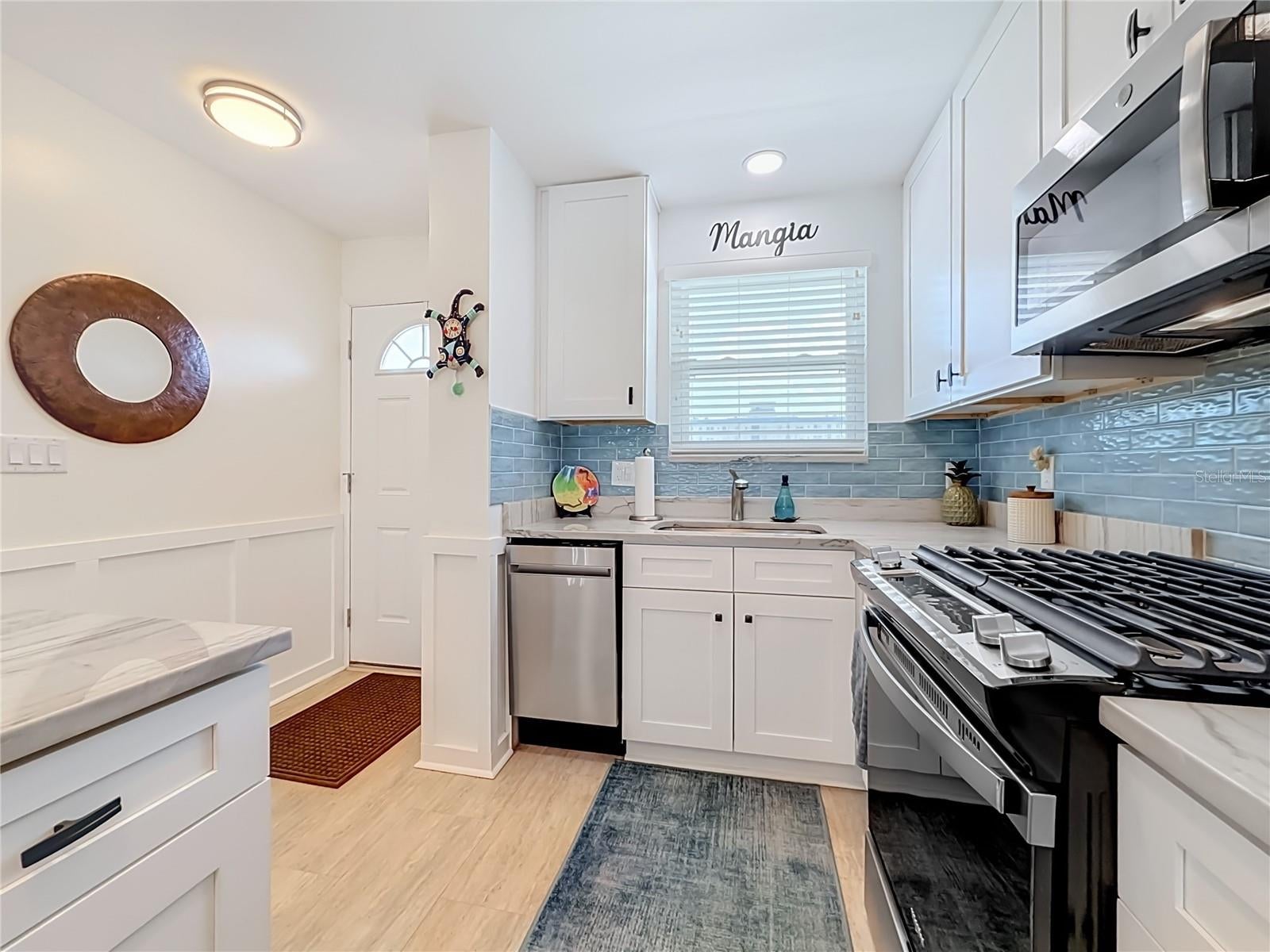 5925 SHORE BOULEVARD S 611