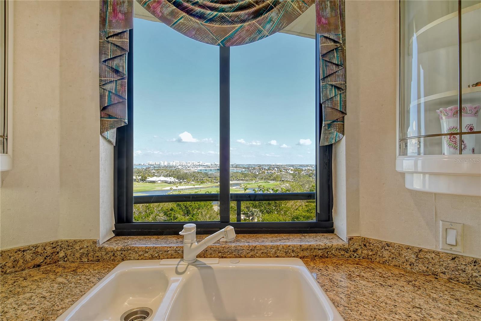 L AMBIANCE AT LONGBOAT KEY CLUB PH 02 - Residential