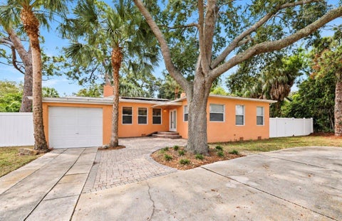 Photo of 1559 Bayshore Boulevard, Dunedin, FL 34698 (MLS # TB8555335)