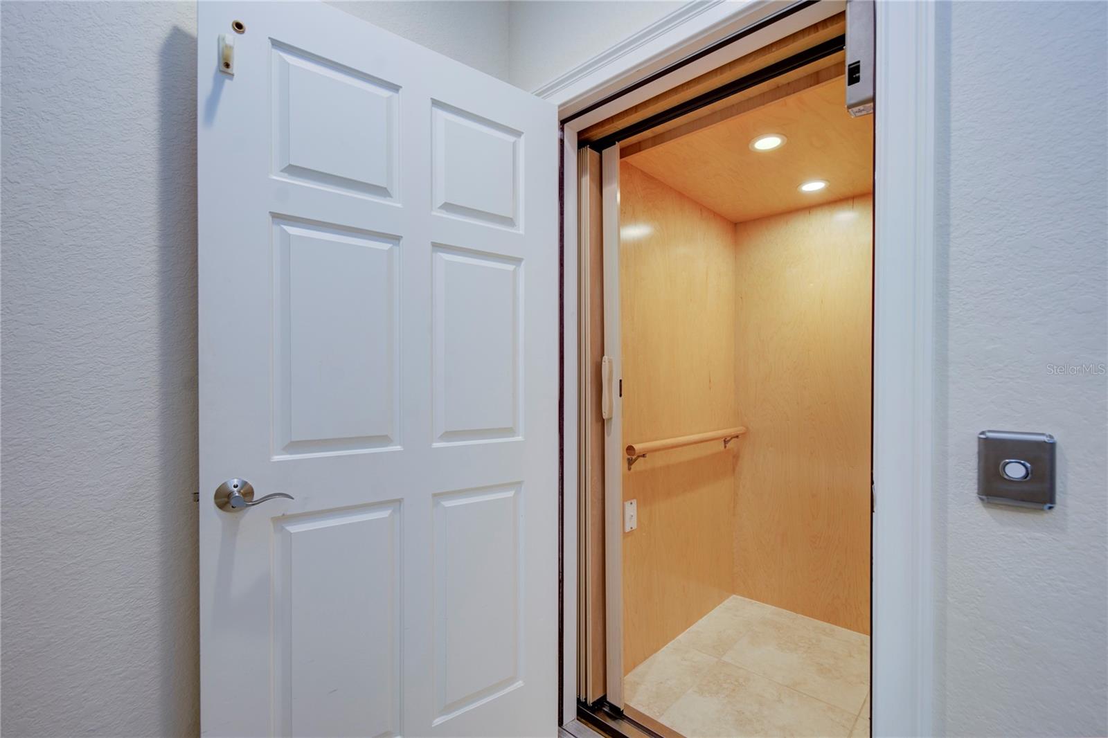 300 CAPRI BLVD - Residential Lease