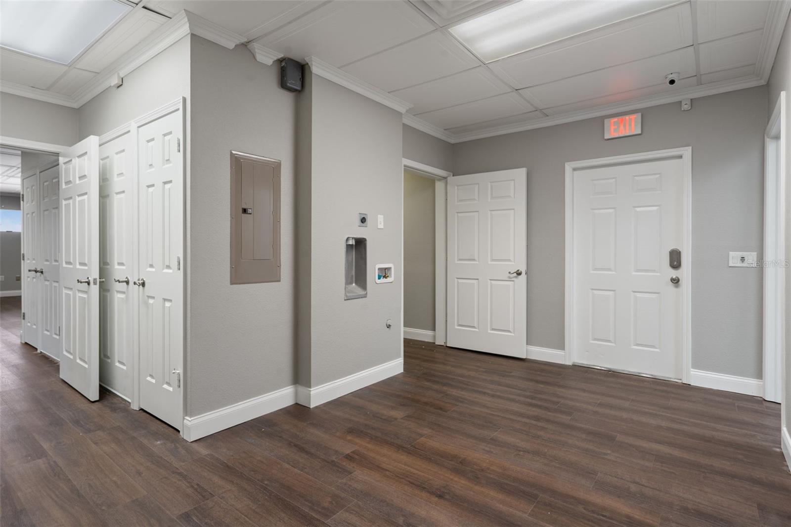 SPRING HILL - Commercial Lease