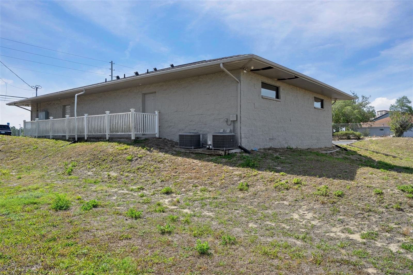 SPRING HILL - Commercial Lease