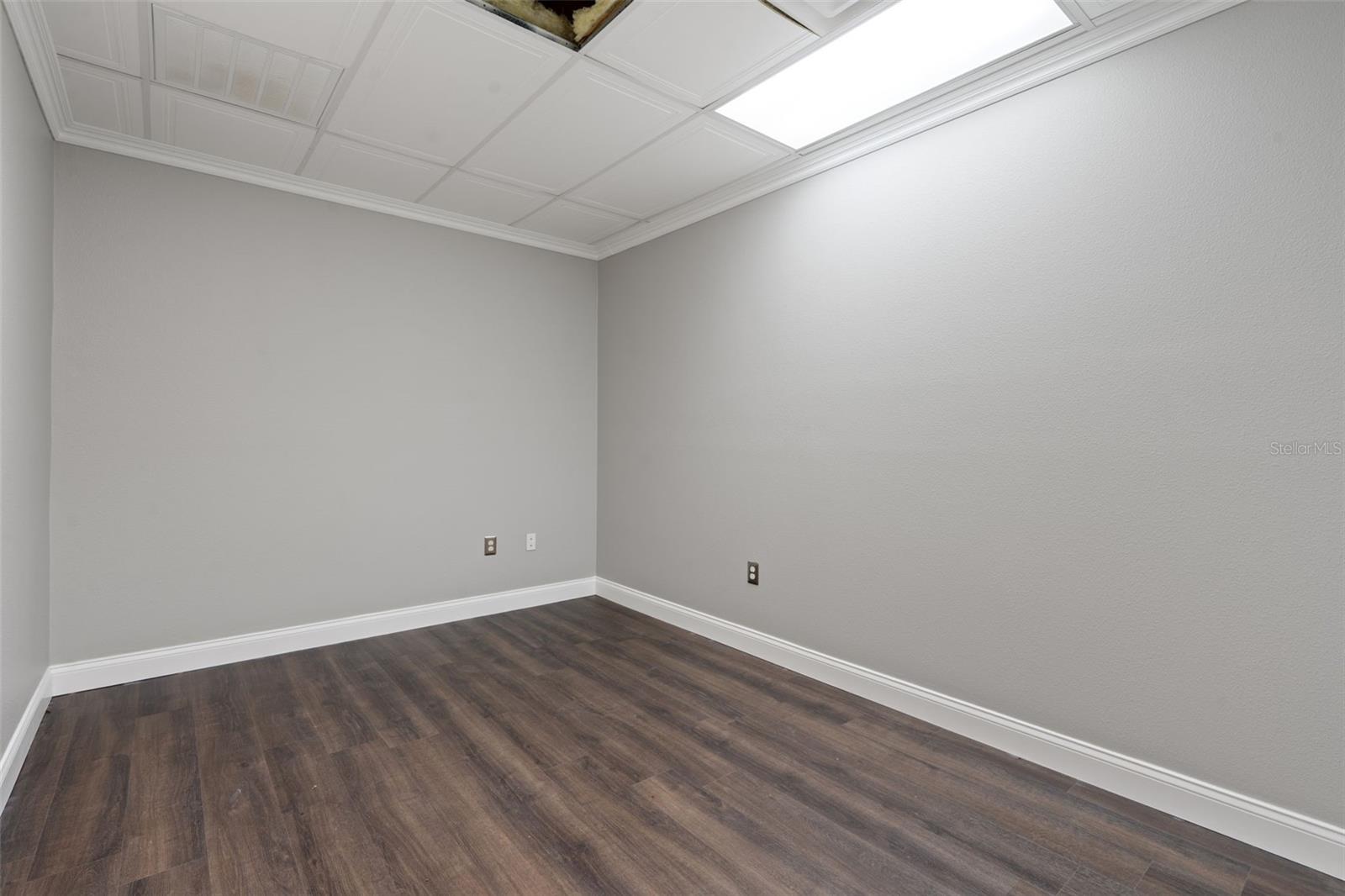 SPRING HILL - Commercial Lease