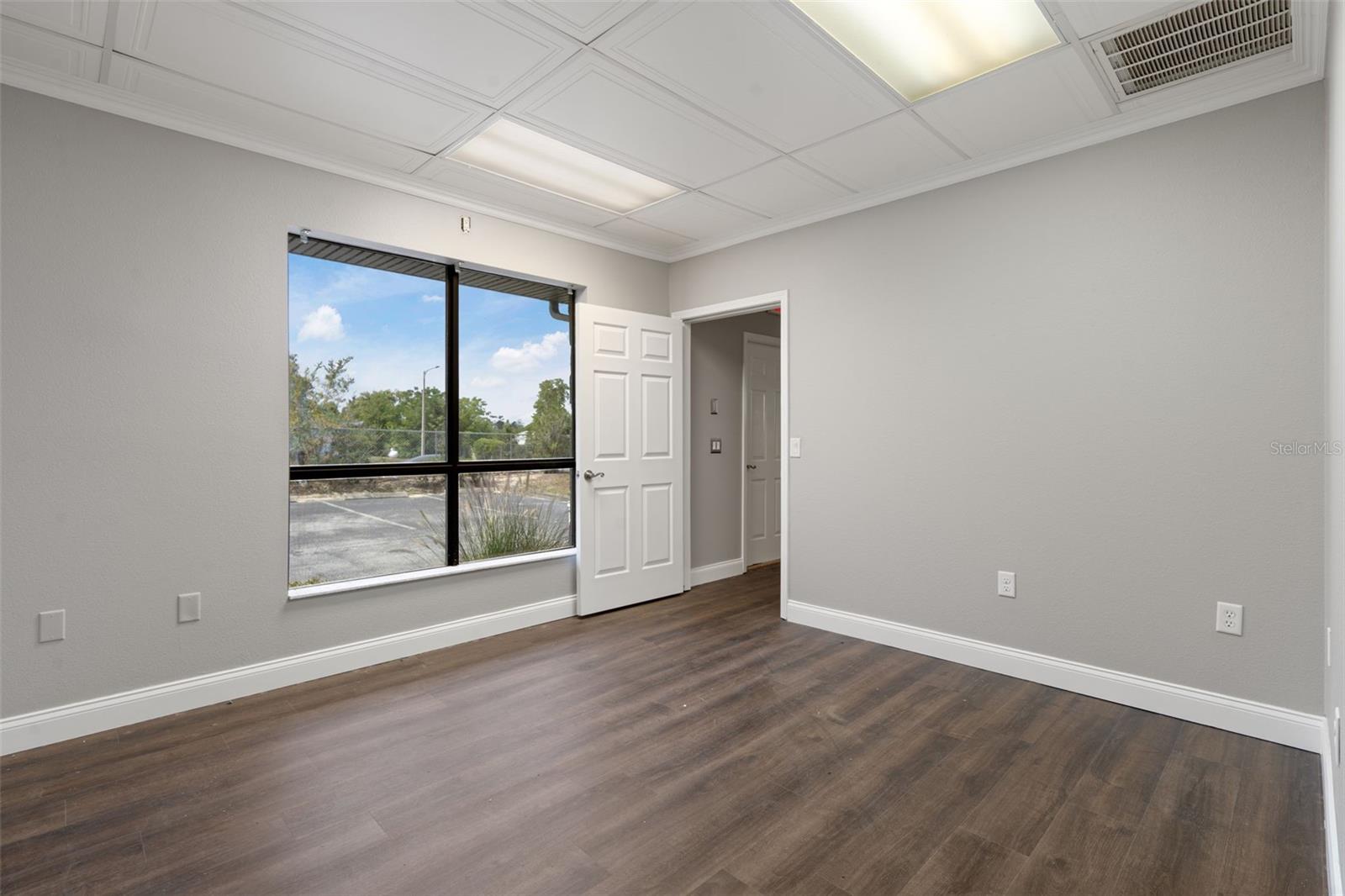 SPRING HILL - Commercial Lease