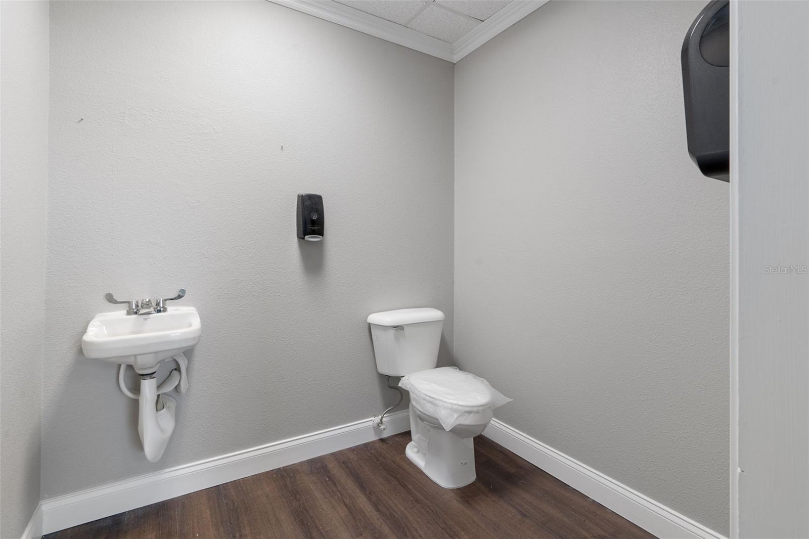 SPRING HILL - Commercial Lease