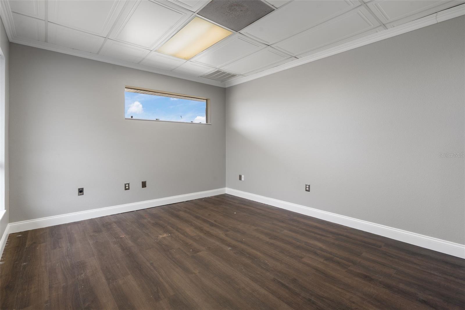 SPRING HILL - Commercial Lease