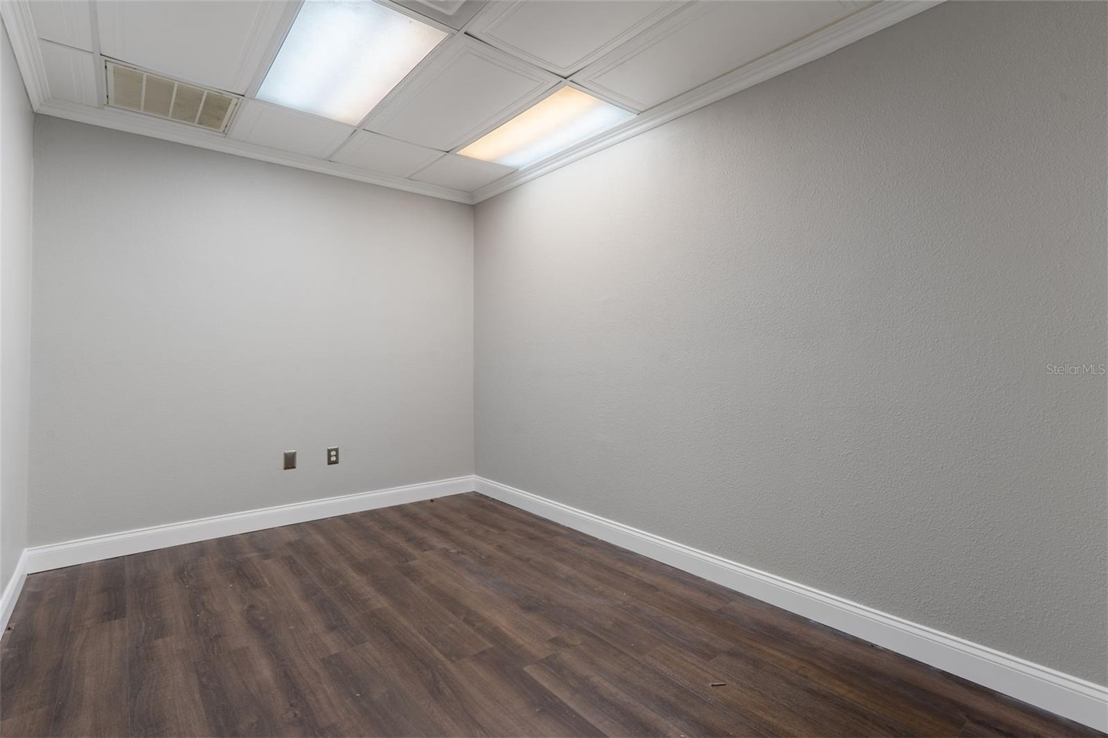 SPRING HILL - Commercial Lease