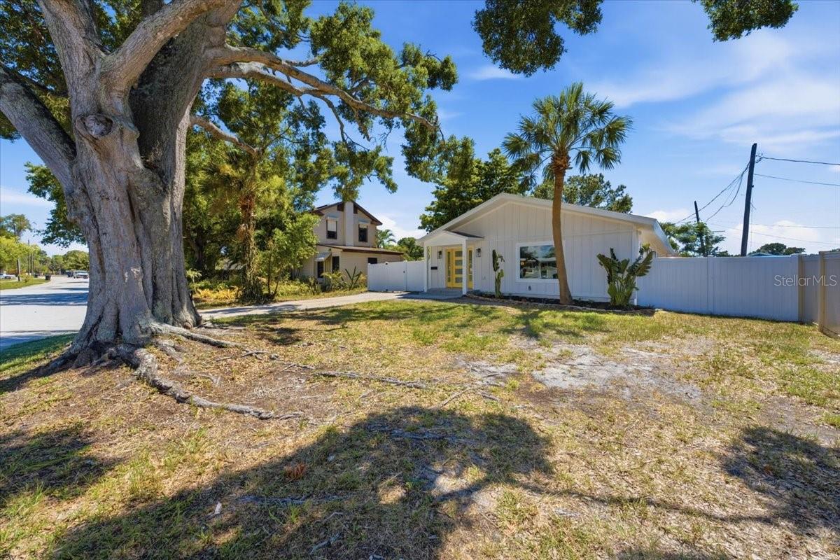 8452 6TH STREET N