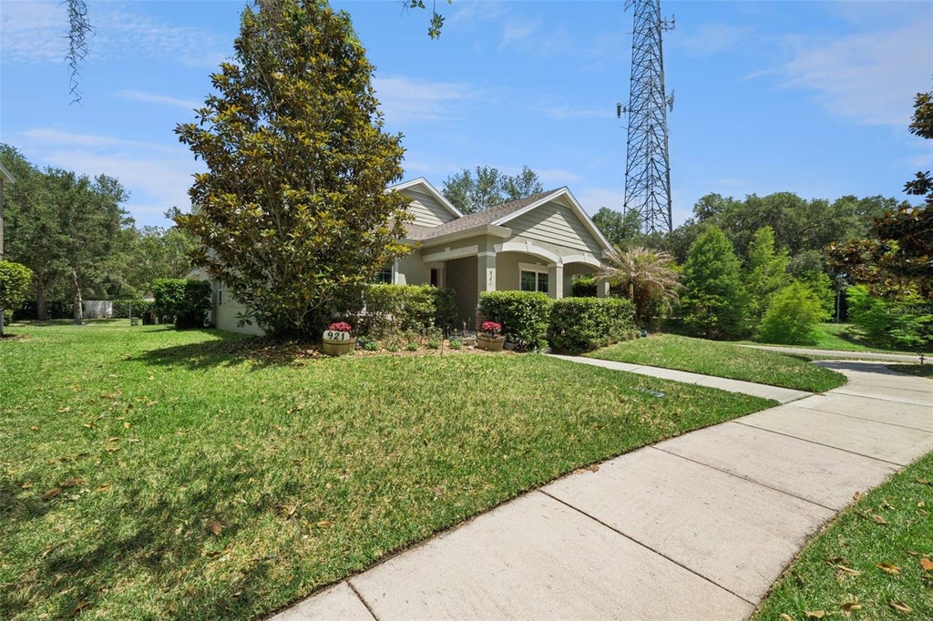 Photo of 921 Bending Oak Trail, Winter Garden, FL 34787 (MLS # O6405328)