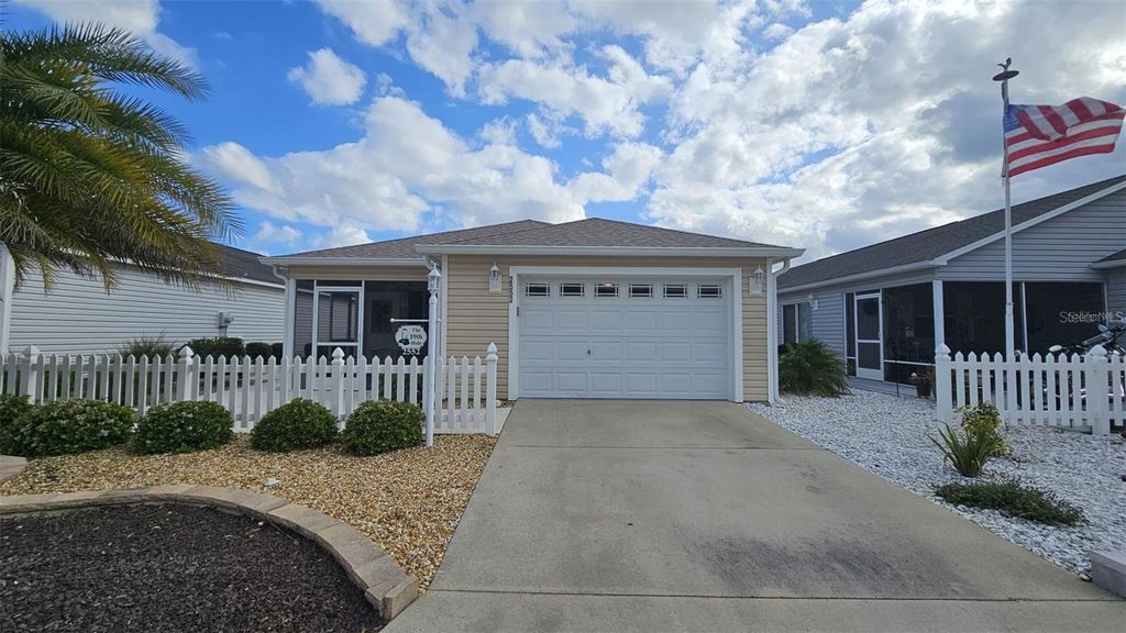 Photo of 2552 Red Cedar Lane, The Villages, FL 32162 (MLS # G5097882)