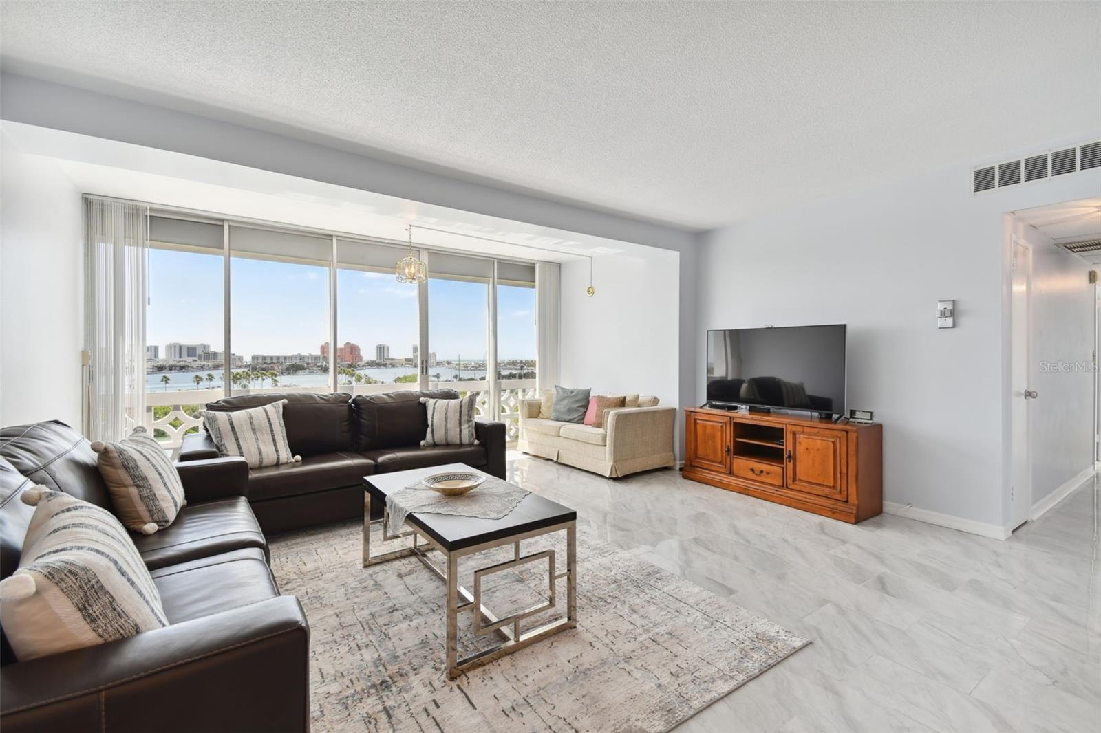 31 ISLAND WAY 609