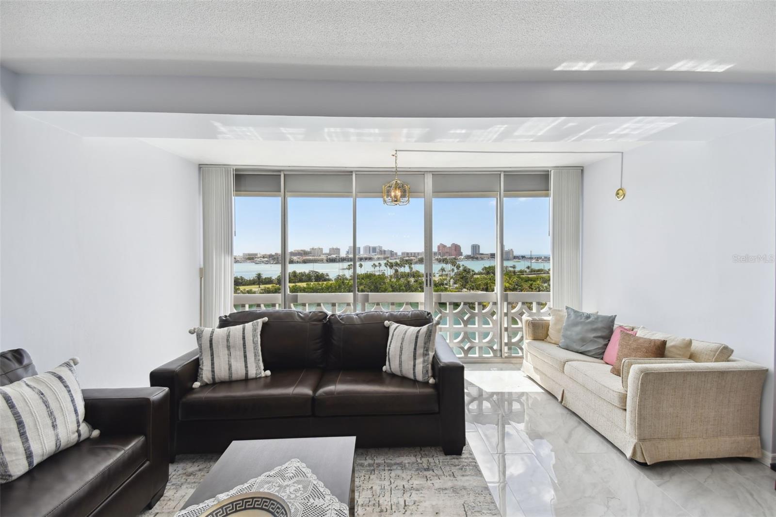 31 ISLAND WAY 609