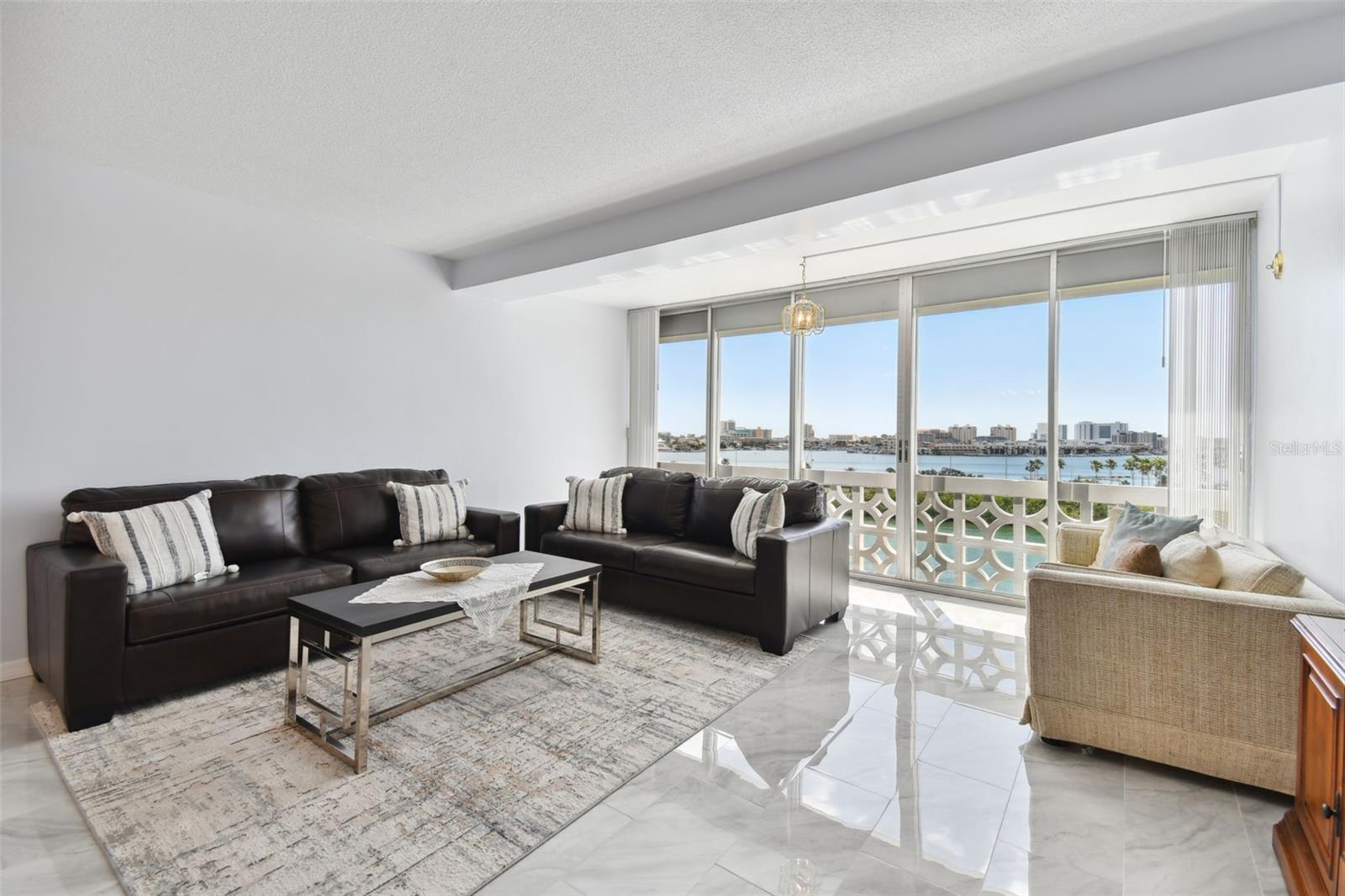 31 ISLAND WAY 609