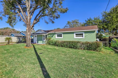 A home in EUSTIS