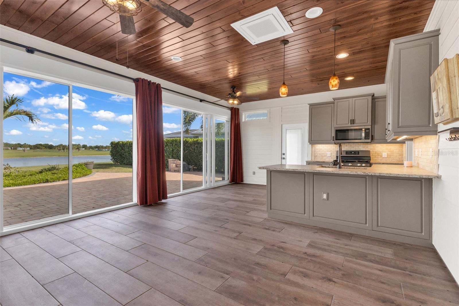 THORNTON CRK MOTORCOACH RESIDENCE - Residential
