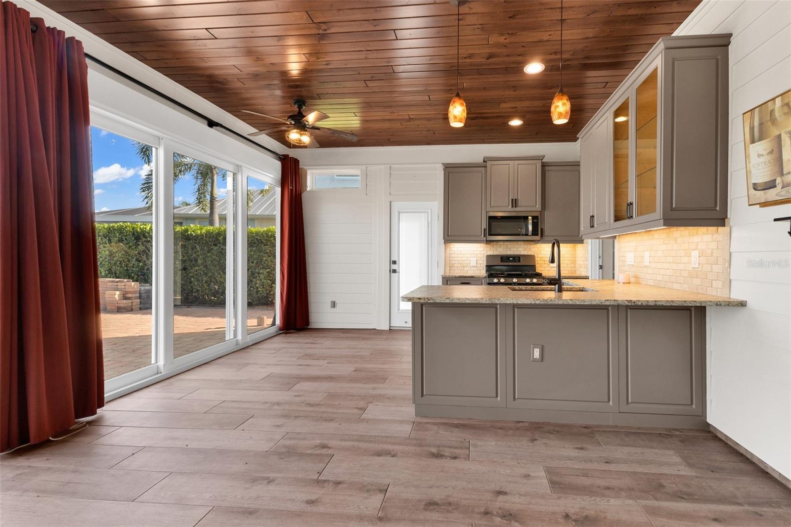 THORNTON CRK MOTORCOACH RESIDENCE - Residential