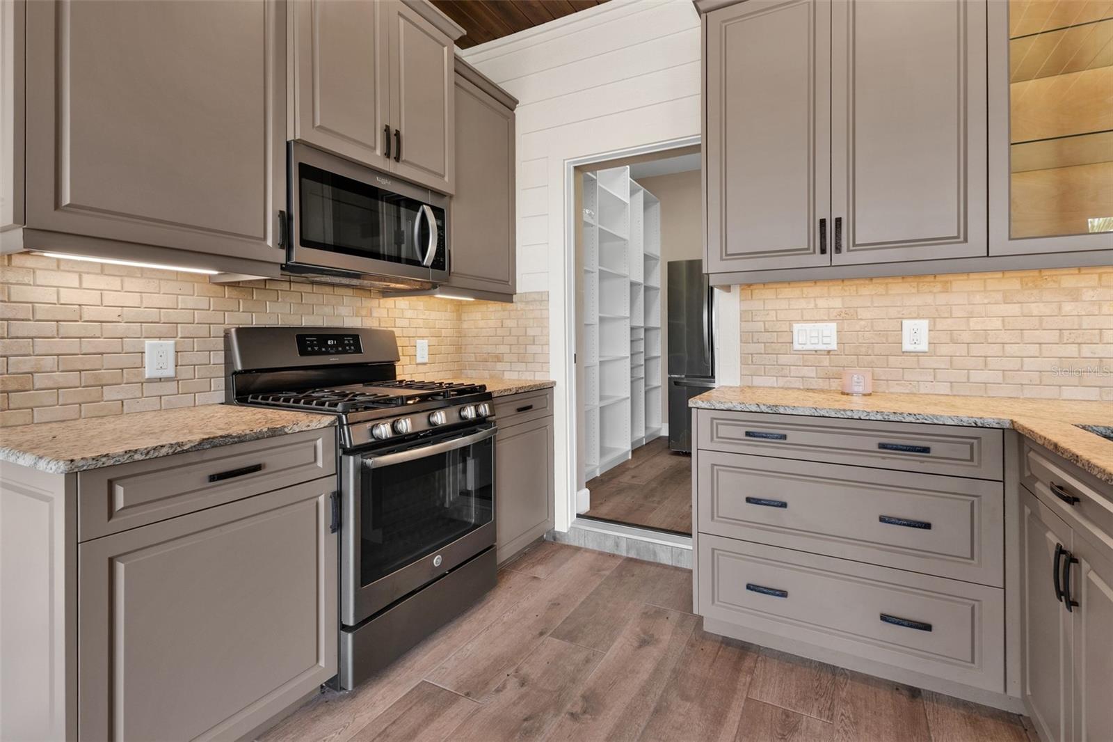 THORNTON CRK MOTORCOACH RESIDENCE - Residential