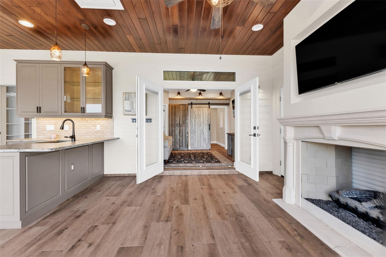 THORNTON CRK MOTORCOACH RESIDENCE - Residential