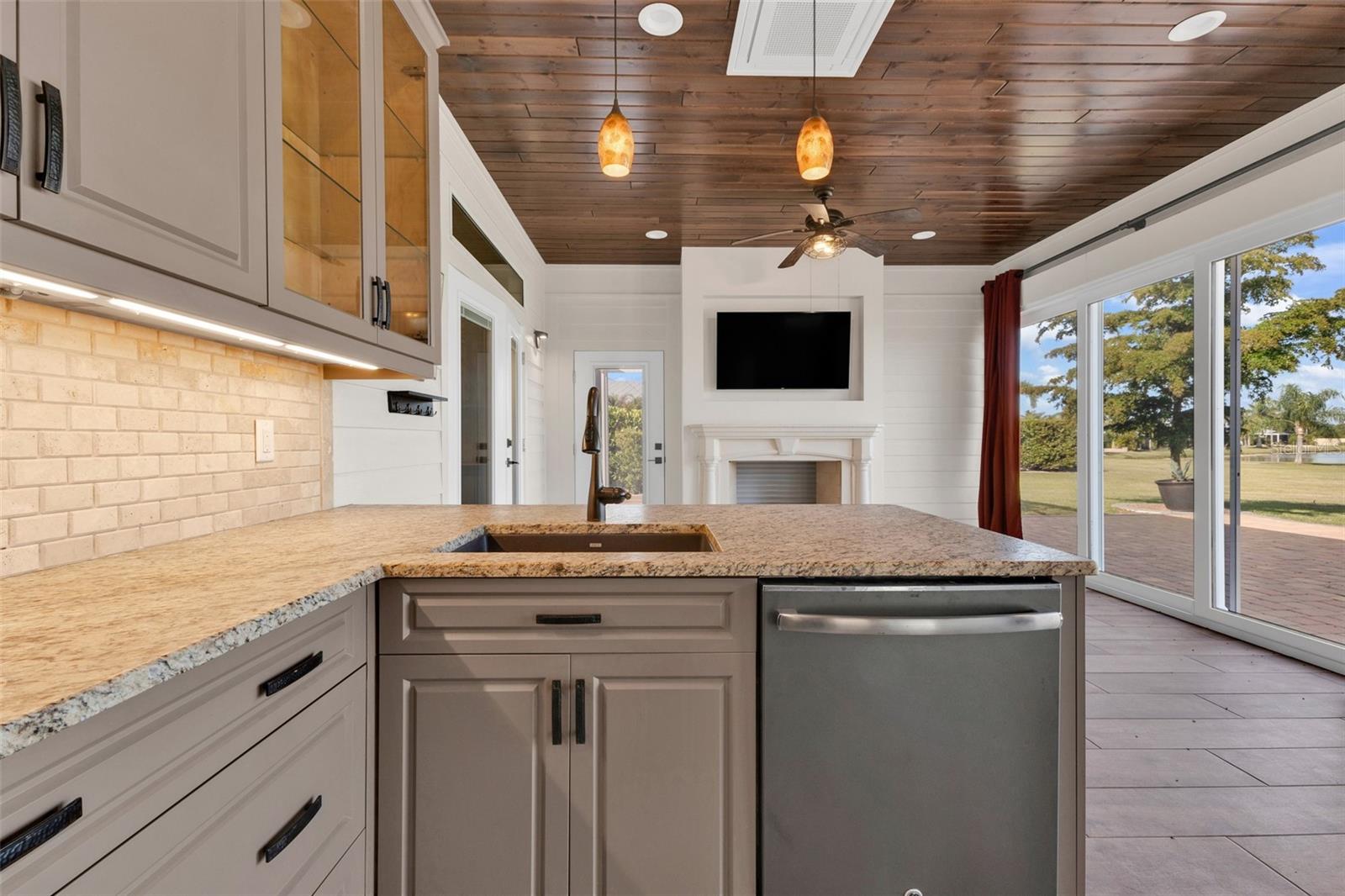 THORNTON CRK MOTORCOACH RESIDENCE - Residential