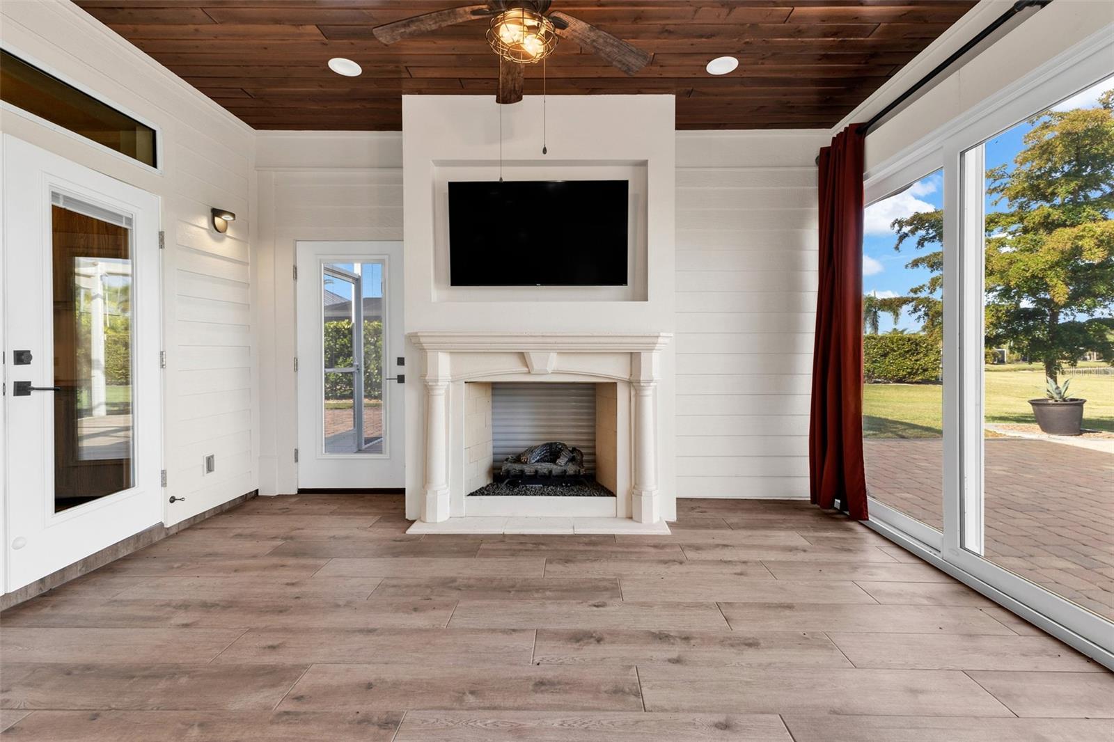 THORNTON CRK MOTORCOACH RESIDENCE - Residential