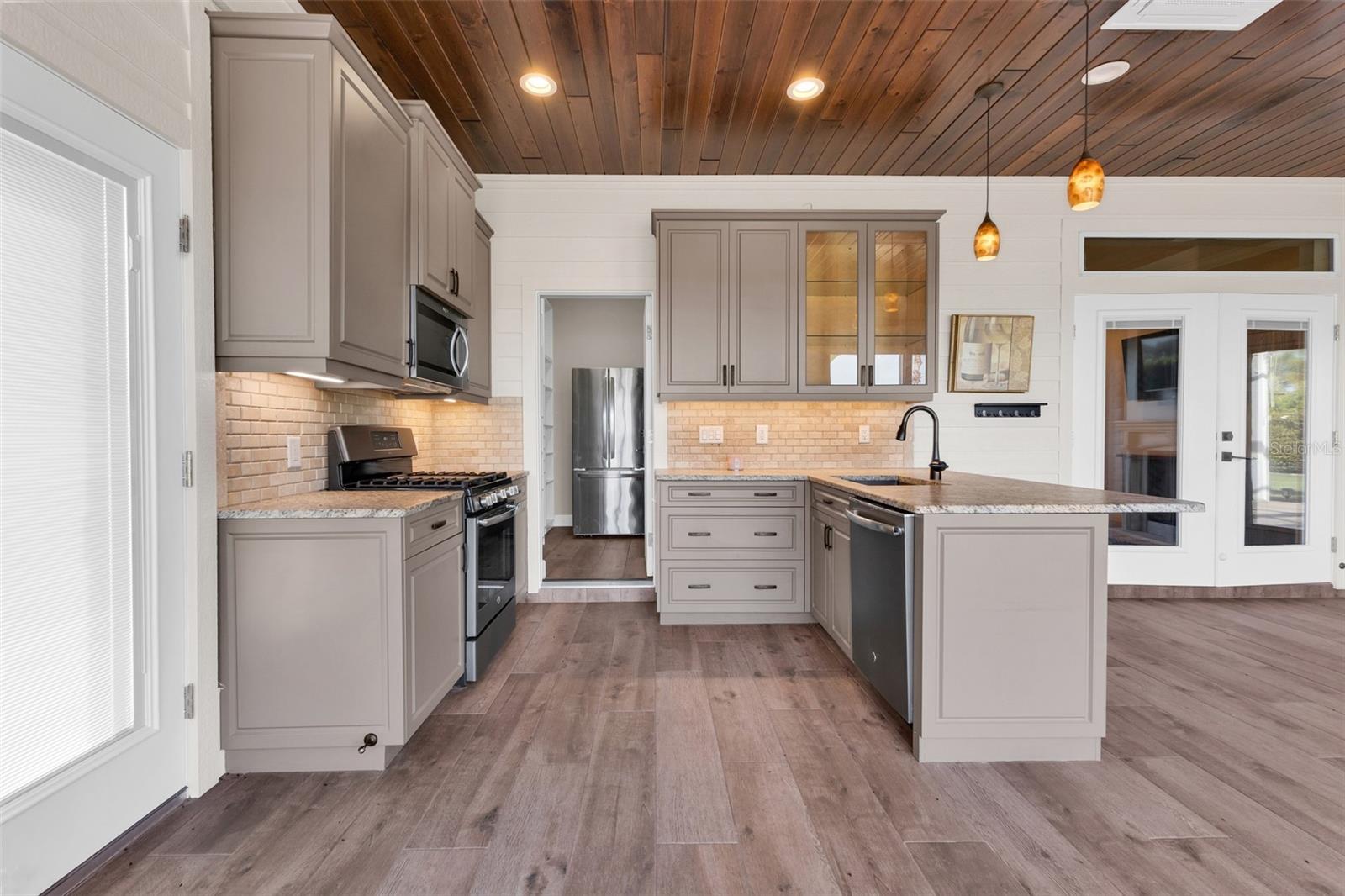 THORNTON CRK MOTORCOACH RESIDENCE - Residential