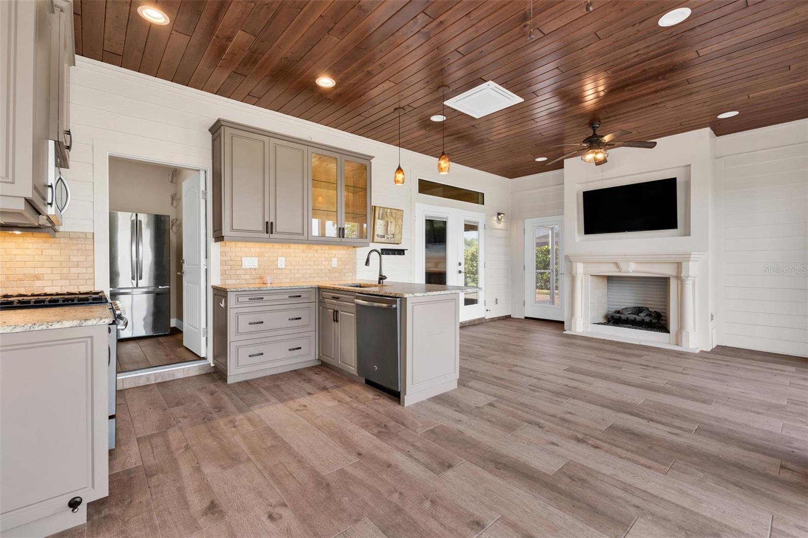 THORNTON CRK MOTORCOACH RESIDENCE - Residential