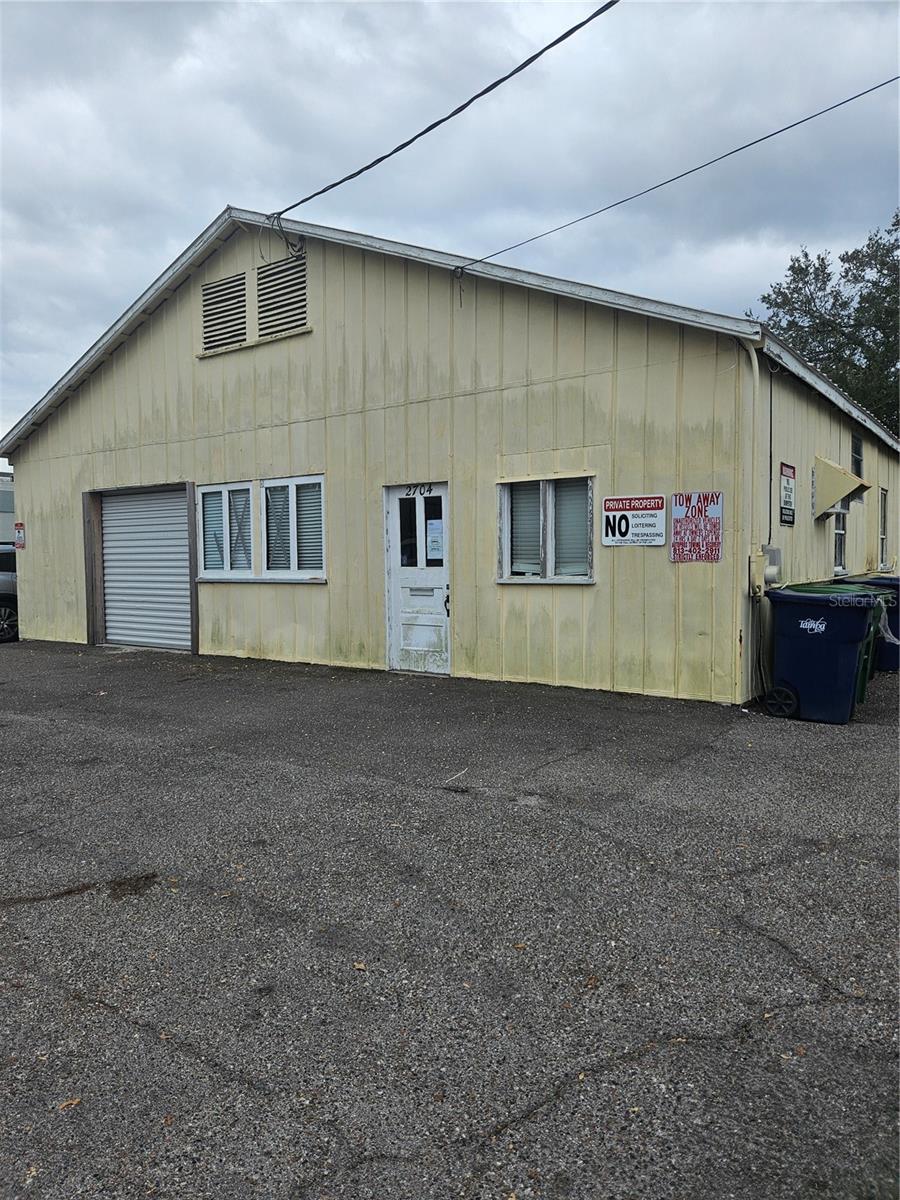 2704 W AZEELE STREET