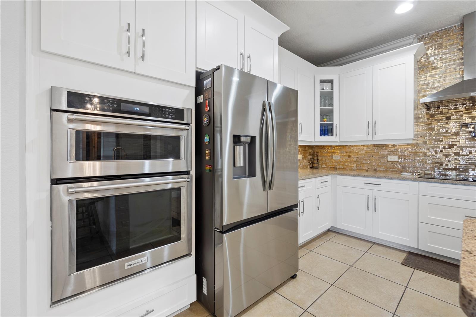 LAKESIDE ESTATES - Residential